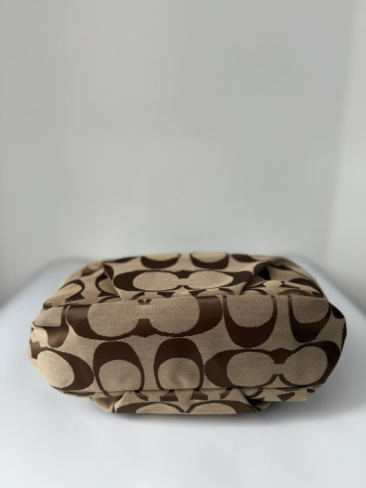 レディース 【美品】 coach y2k signature handbag brown