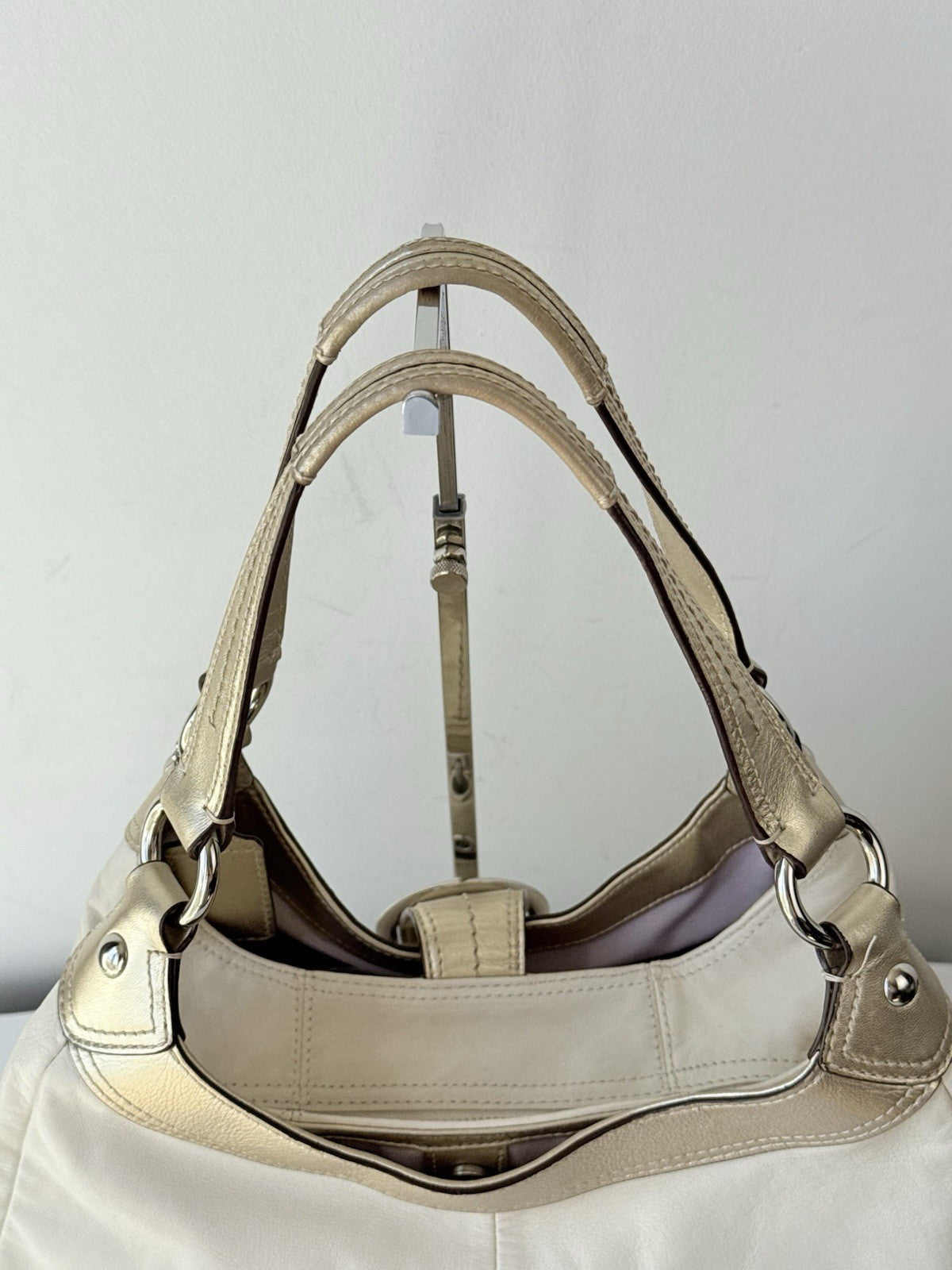 Vintage Coach Soho Lynn Hobo Bag In White & Gold Leather 00s Y2K Shoulder Bag