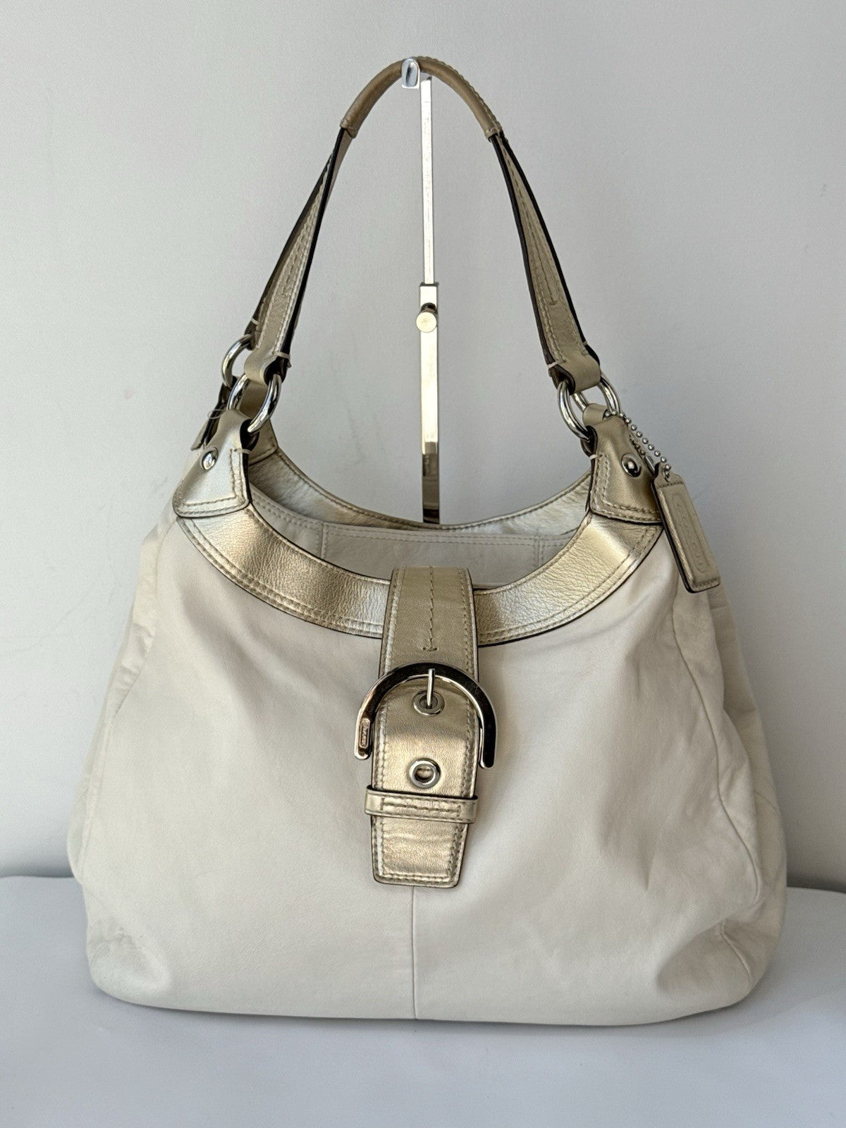 Vintage Coach Soho Lynn Hobo Bag In White & Gold Leather 00s Y2K Shoulder Bag