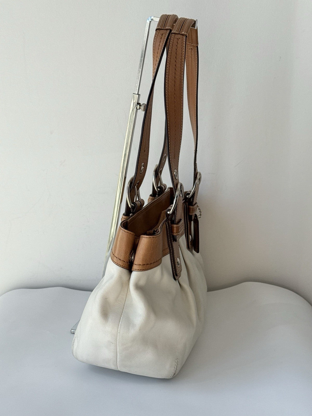 Vintage Coach Soho Pleated Bag In White & Brown Leather 00s Y2K Tote Bag