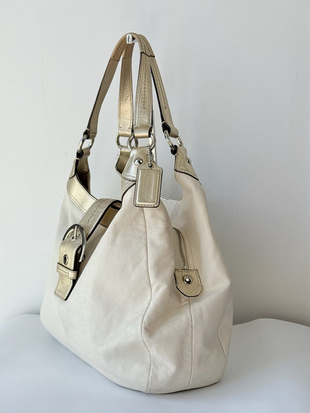Vintage Coach Soho Lynn Hobo Bag In White & Gold Leather 00s Y2K Shoulder Bag