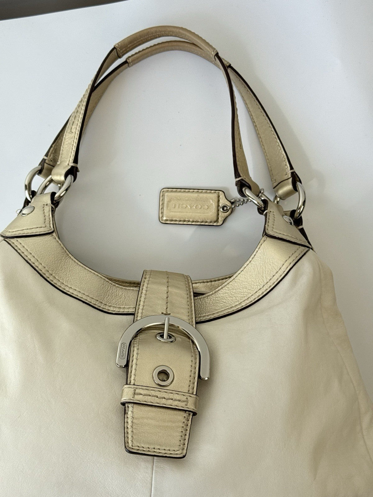 Vintage Coach Soho Lynn Hobo Bag In White & Gold Leather 00s Y2K Shoulder Bag