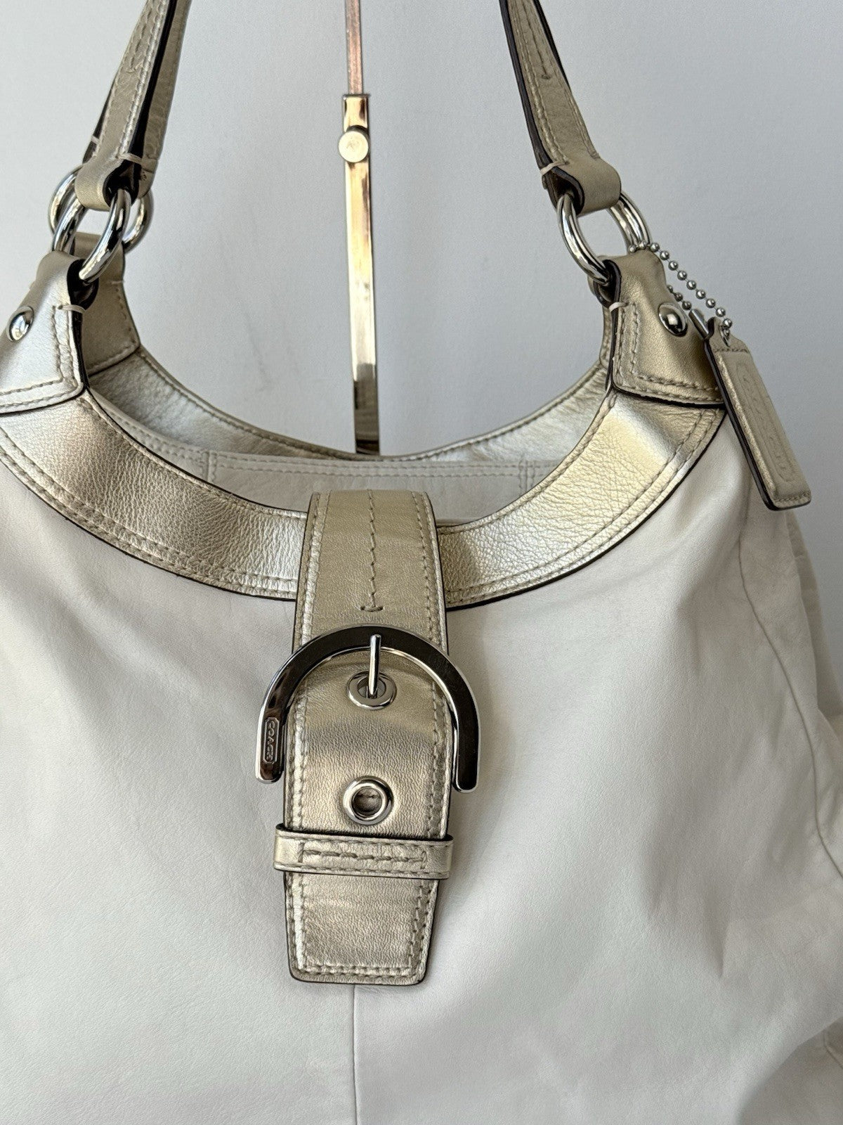 Vintage Coach Soho Lynn Hobo Bag In White & Gold Leather 00s Y2K Shoulder Bag