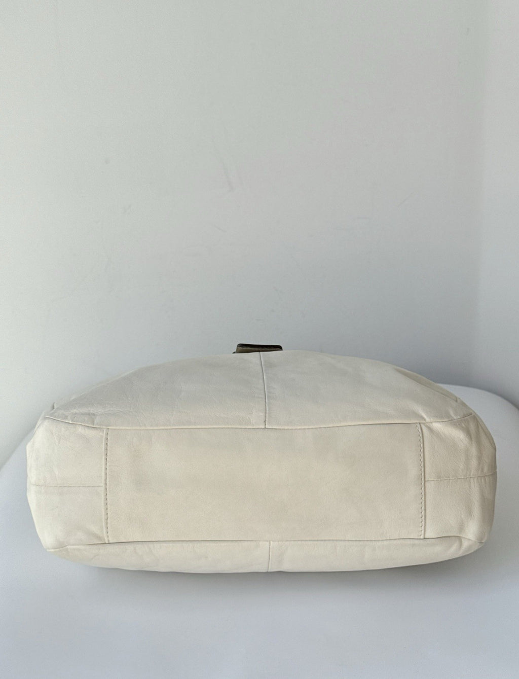 Vintage Coach Soho Lynn Hobo Bag In White & Gold Leather 00s Y2K Shoulder Bag