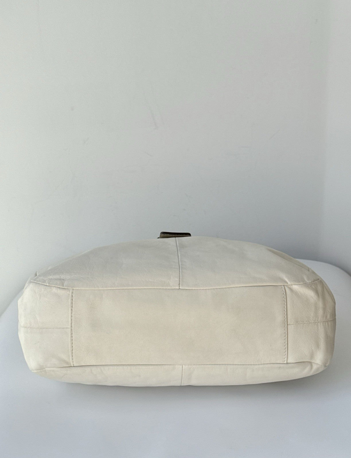 Vintage Coach Soho Lynn Hobo Bag In White & Gold Leather 00s Y2K Shoulder Bag