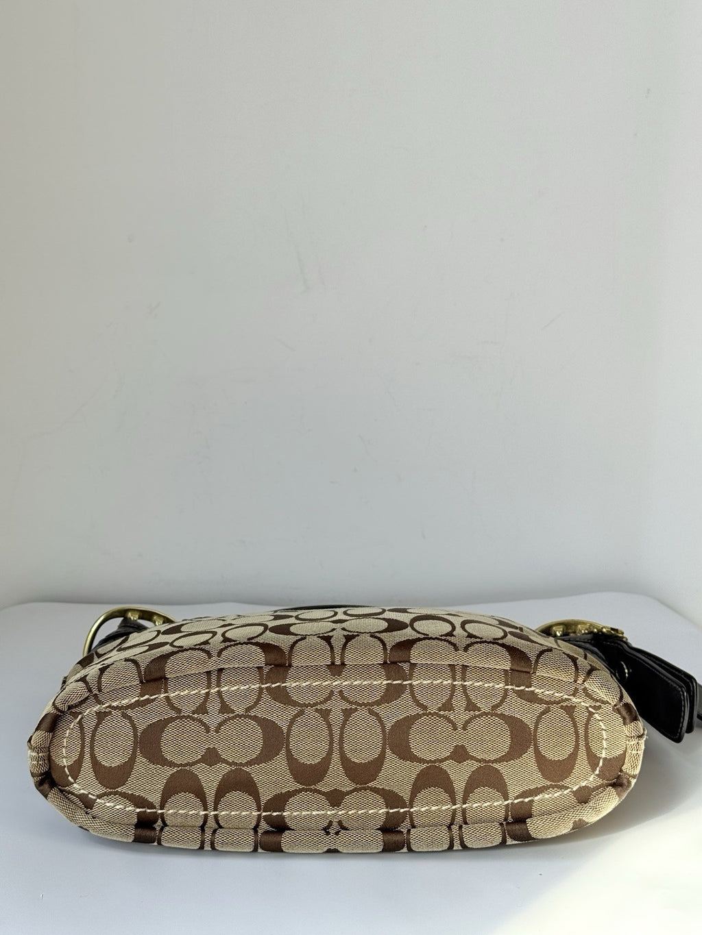 Vintage Coach Signature Shoulder Bag Beige & Gold 00s Y2K Crossbody Bag
