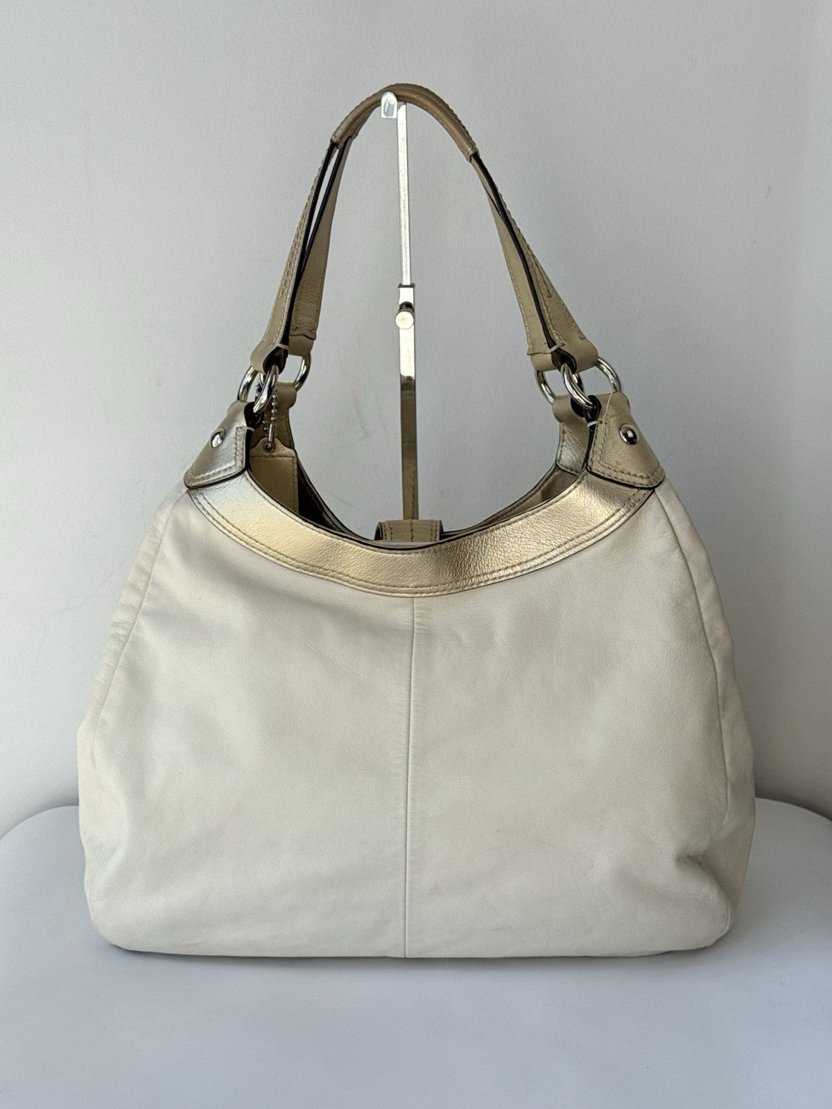 Vintage Coach Soho Lynn Hobo Bag In White & Gold Leather 00s Y2K Shoulder Bag